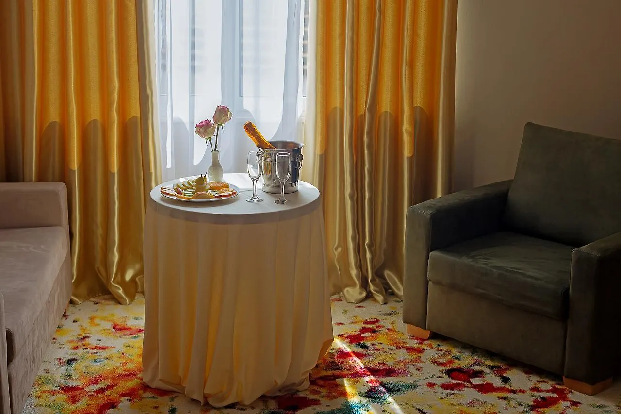 Sun Hotel ドゥラス